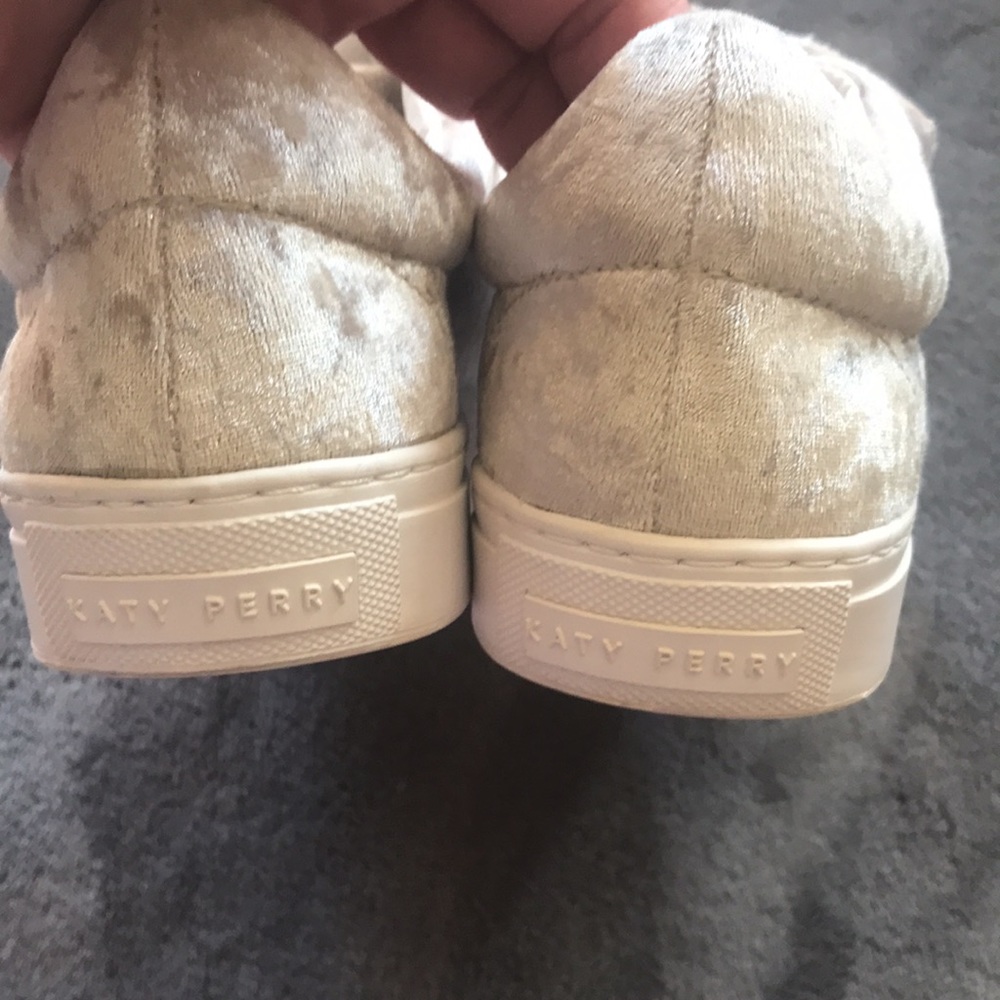 Katy Perry Velvet Sneakers “The Brielle” Tan Ivory Cream Women Size 7.5 - Picture 7 of 12